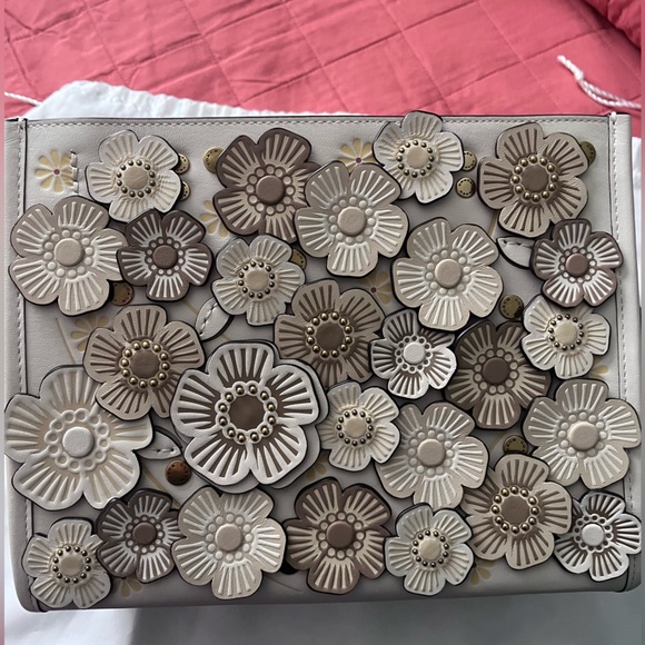 Coach Tea Rose Rogue 25 - Picture 3 of 16